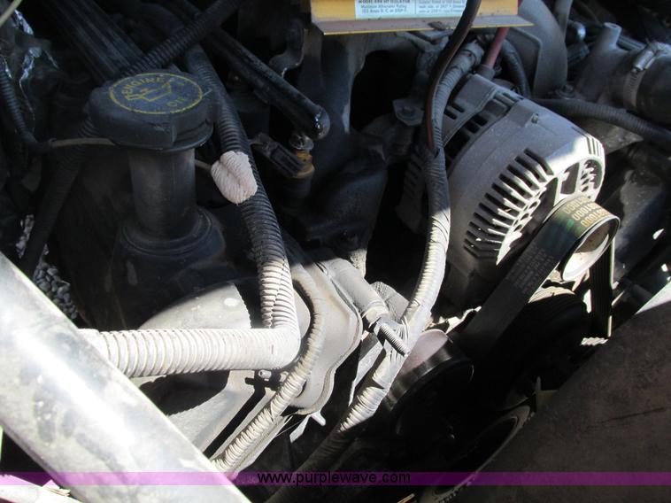 image for item G9445 1999 Ford F250 Super Duty utility truck