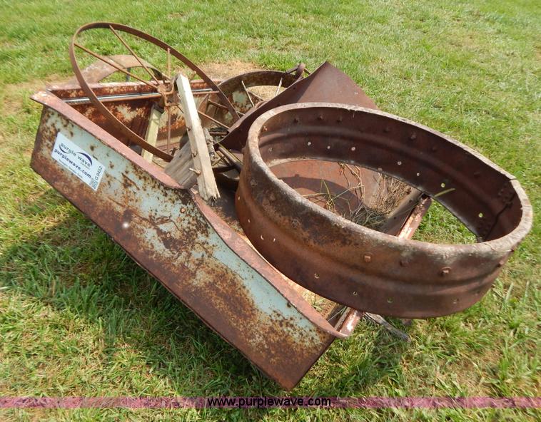 Antique pond scoop and two steel wagon wheels in Verona, MO Item