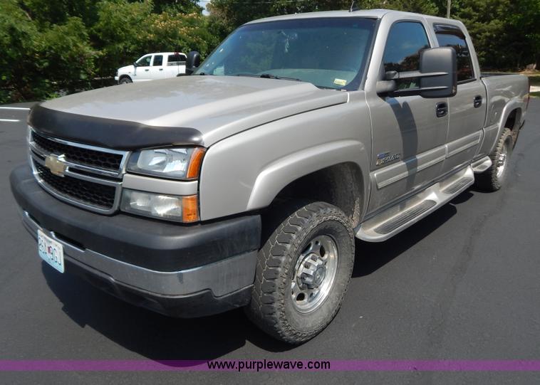 image for item G9467 2006 Chevrolet Silverado 2500HD pickup truck