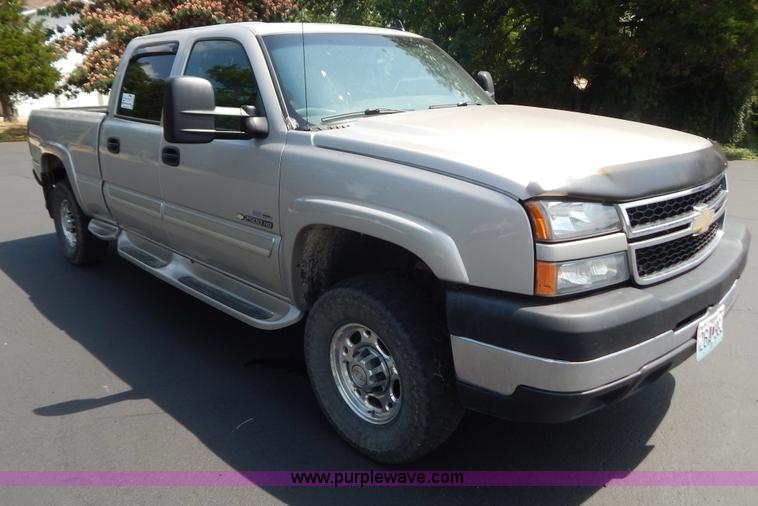 image for item G9467 2006 Chevrolet Silverado 2500HD pickup truck
