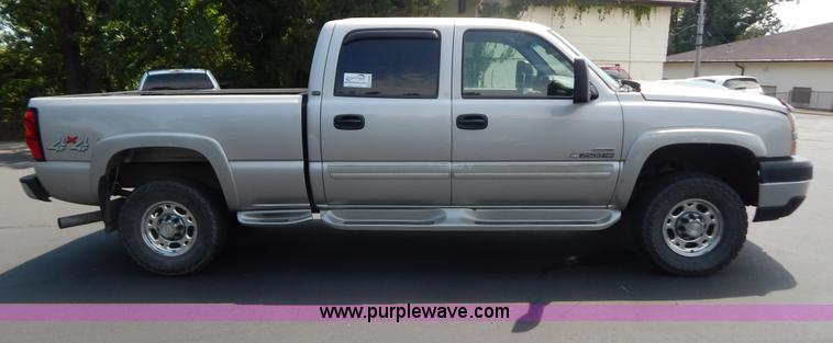 image for item G9467 2006 Chevrolet Silverado 2500HD pickup truck
