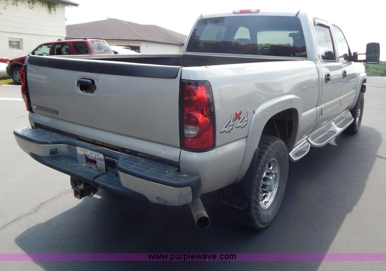 image for item G9467 2006 Chevrolet Silverado 2500HD pickup truck