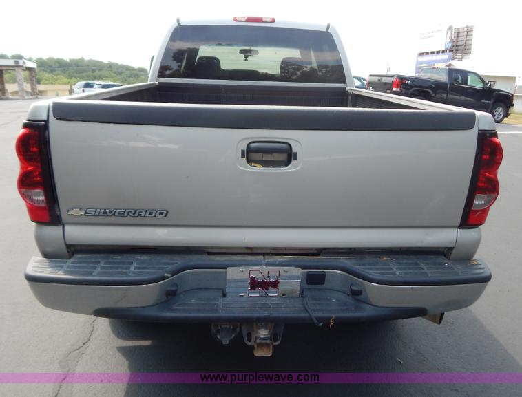 image for item G9467 2006 Chevrolet Silverado 2500HD pickup truck