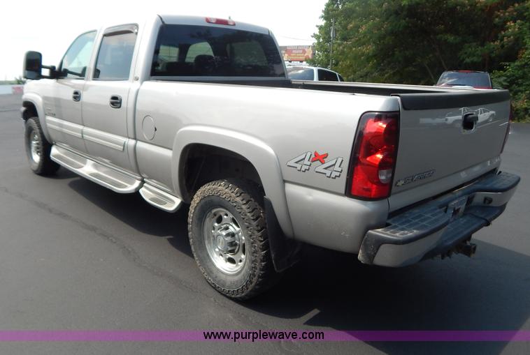 image for item G9467 2006 Chevrolet Silverado 2500HD pickup truck