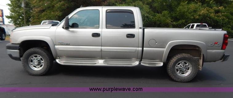 image for item G9467 2006 Chevrolet Silverado 2500HD pickup truck