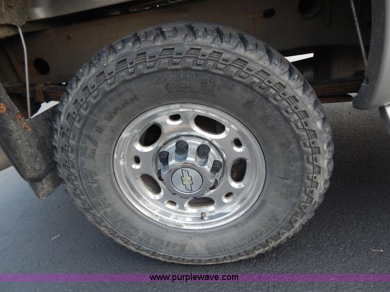 image for item G9467 2006 Chevrolet Silverado 2500HD pickup truck