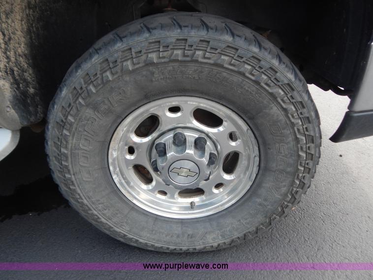image for item G9467 2006 Chevrolet Silverado 2500HD pickup truck