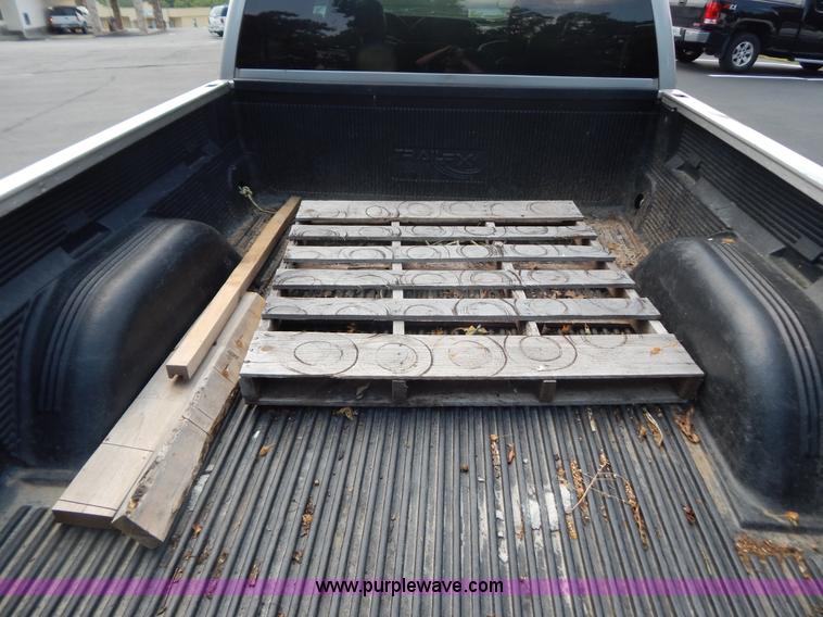 image for item G9467 2006 Chevrolet Silverado 2500HD pickup truck