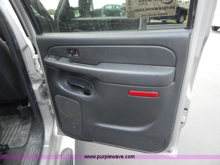 image for item G9467 2006 Chevrolet Silverado 2500HD pickup truck