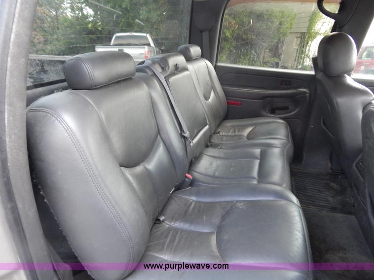 image for item G9467 2006 Chevrolet Silverado 2500HD pickup truck