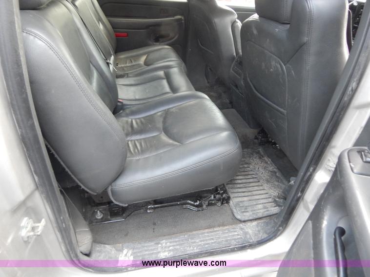 image for item G9467 2006 Chevrolet Silverado 2500HD pickup truck