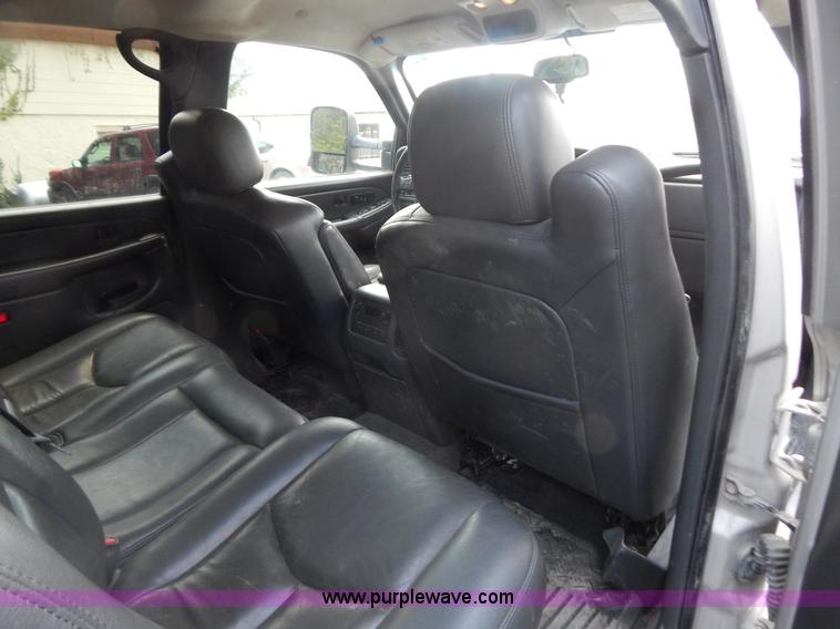 image for item G9467 2006 Chevrolet Silverado 2500HD pickup truck