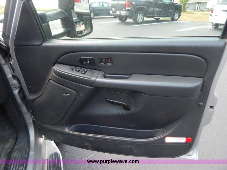 image for item G9467 2006 Chevrolet Silverado 2500HD pickup truck