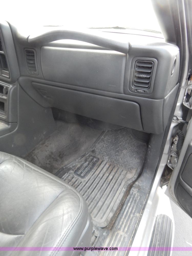 image for item G9467 2006 Chevrolet Silverado 2500HD pickup truck