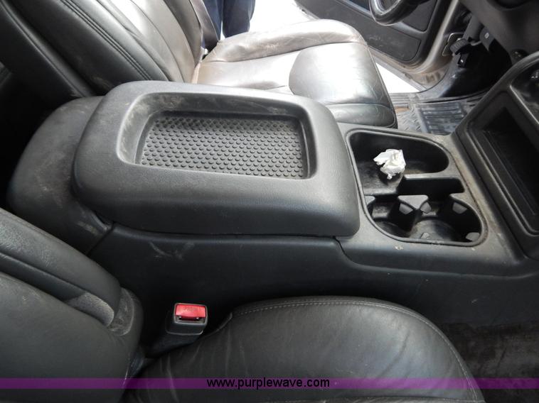 image for item G9467 2006 Chevrolet Silverado 2500HD pickup truck