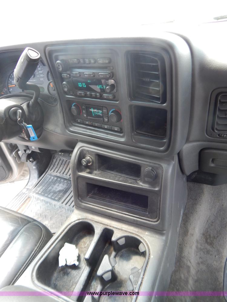 image for item G9467 2006 Chevrolet Silverado 2500HD pickup truck