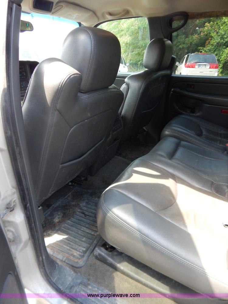 image for item G9467 2006 Chevrolet Silverado 2500HD pickup truck