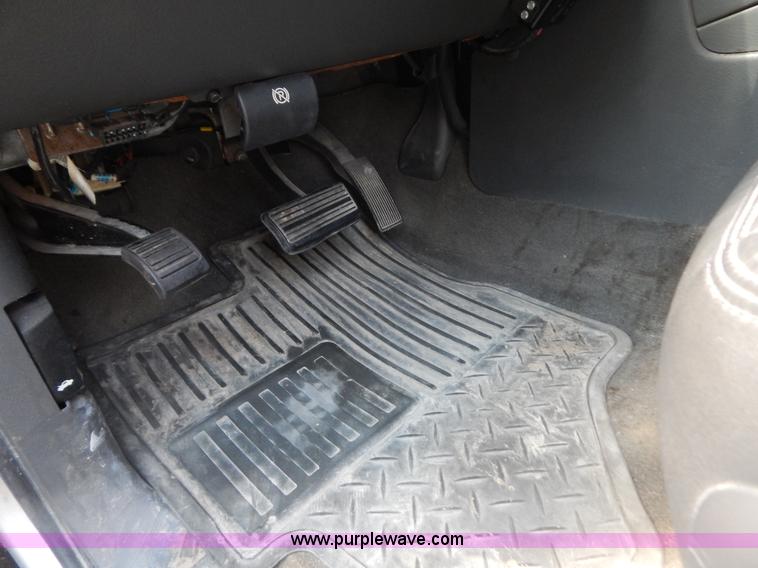 image for item G9467 2006 Chevrolet Silverado 2500HD pickup truck