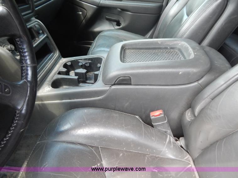 image for item G9467 2006 Chevrolet Silverado 2500HD pickup truck