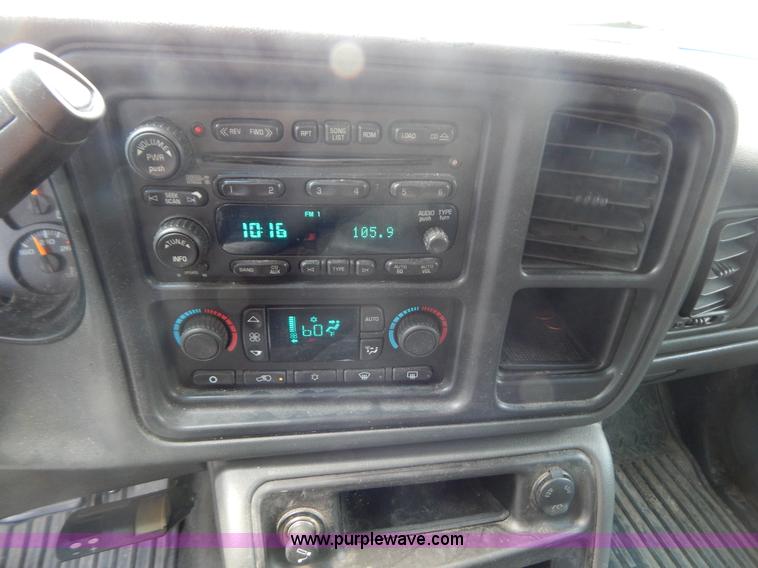 image for item G9467 2006 Chevrolet Silverado 2500HD pickup truck