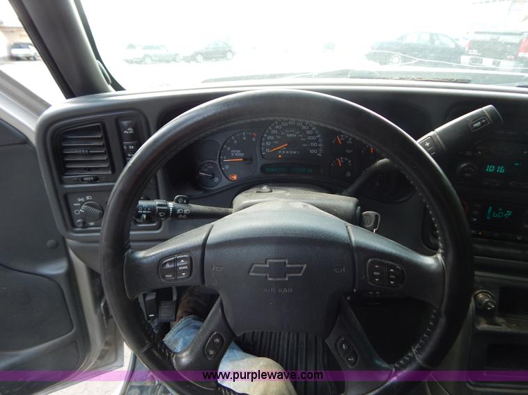 image for item G9467 2006 Chevrolet Silverado 2500HD pickup truck