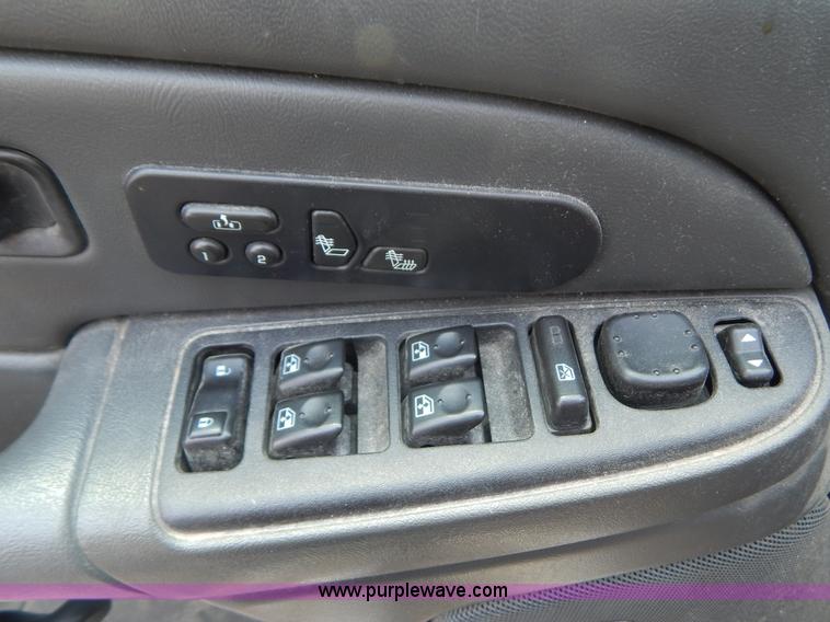 image for item G9467 2006 Chevrolet Silverado 2500HD pickup truck