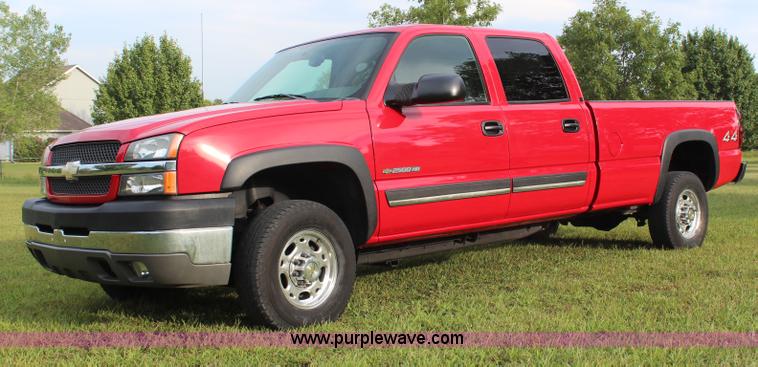 image for item H6843 2004 Chevrolet Silverado 2500HD Crew Cab pickup truck