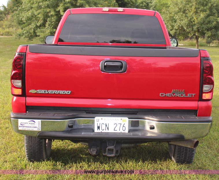 image for item H6843 2004 Chevrolet Silverado 2500HD Crew Cab pickup truck