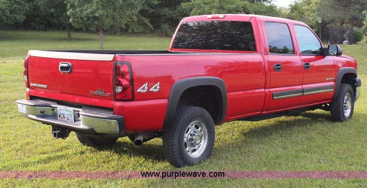 image for item H6843 2004 Chevrolet Silverado 2500HD Crew Cab pickup truck