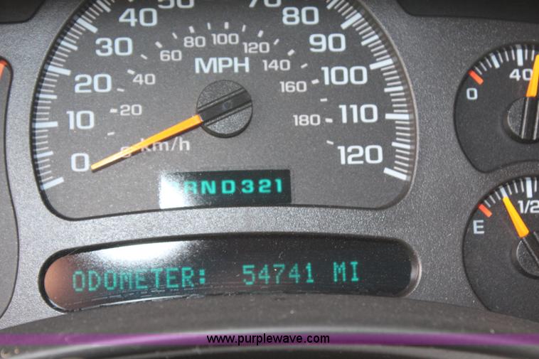 image for item H6843 2004 Chevrolet Silverado 2500HD Crew Cab pickup truck