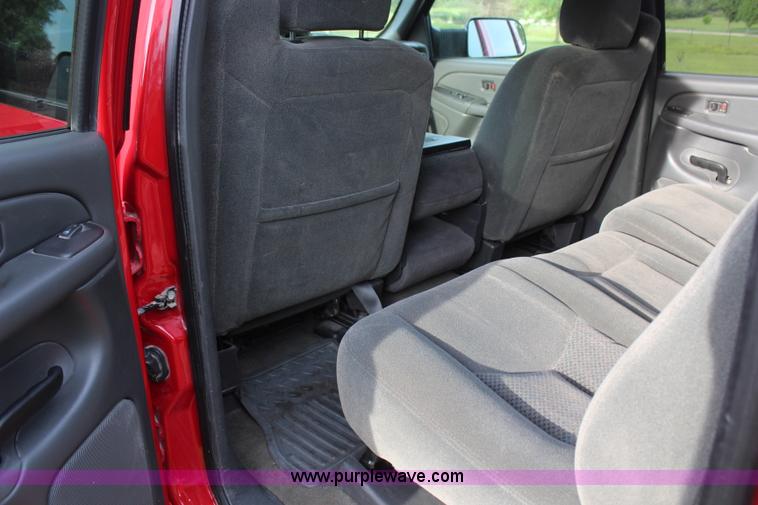 image for item H6843 2004 Chevrolet Silverado 2500HD Crew Cab pickup truck