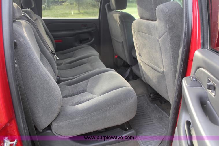 image for item H6843 2004 Chevrolet Silverado 2500HD Crew Cab pickup truck