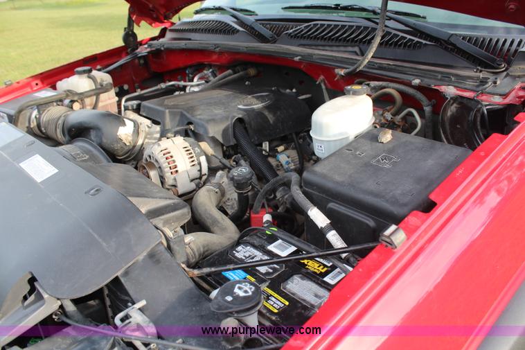 image for item H6843 2004 Chevrolet Silverado 2500HD Crew Cab pickup truck