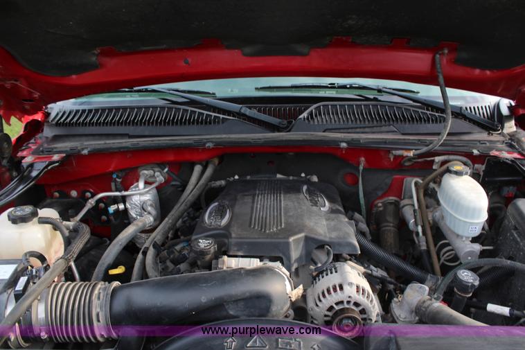 image for item H6843 2004 Chevrolet Silverado 2500HD Crew Cab pickup truck