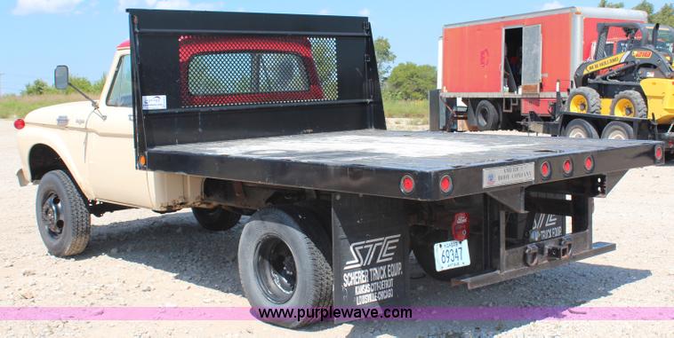 image for item H6923 1964 Ford F350 flatbed truck