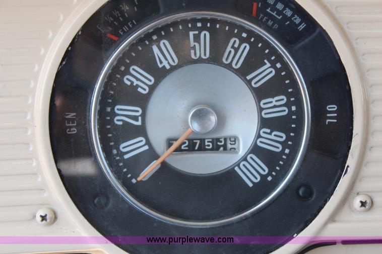 image for item H6923 1964 Ford F350 flatbed truck