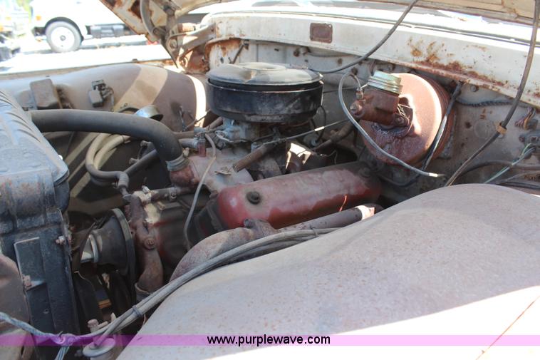 image for item H6923 1964 Ford F350 flatbed truck