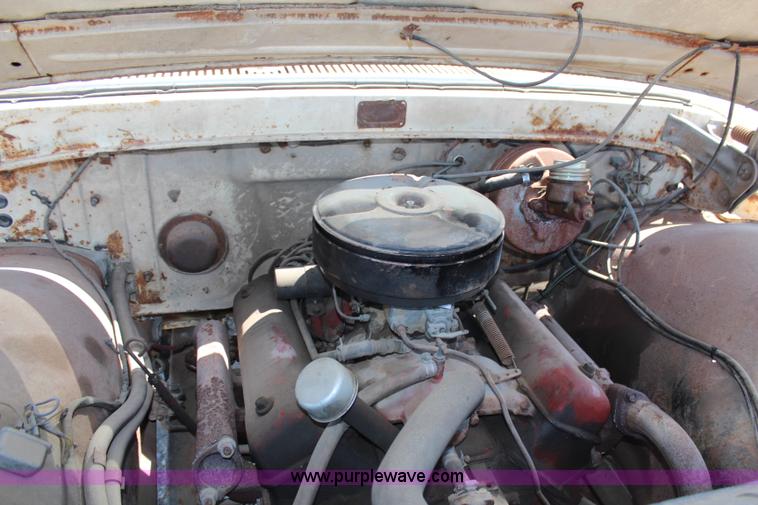 image for item H6923 1964 Ford F350 flatbed truck