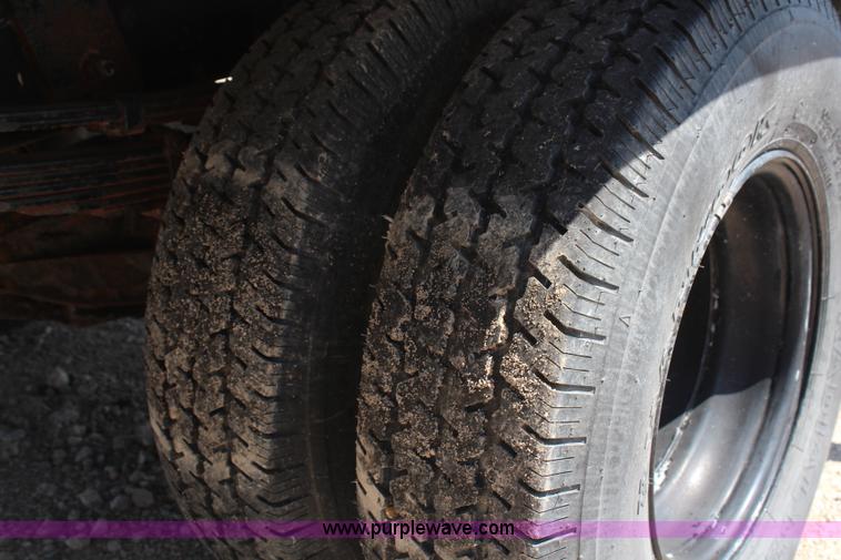 image for item H6923 1964 Ford F350 flatbed truck