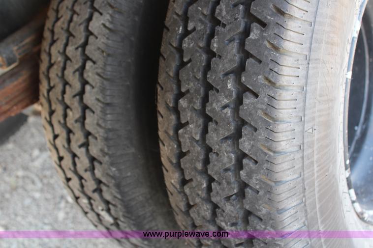 image for item H6923 1964 Ford F350 flatbed truck