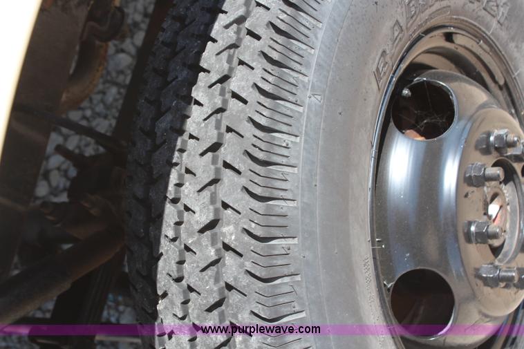 image for item H6923 1964 Ford F350 flatbed truck