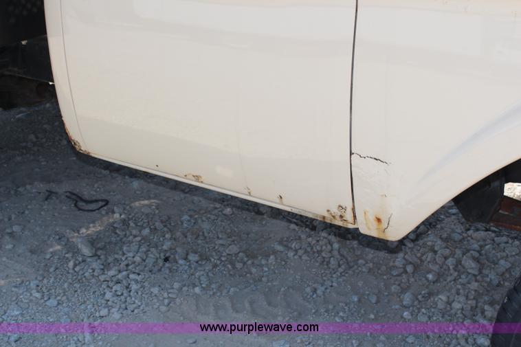 image for item H6923 1964 Ford F350 flatbed truck