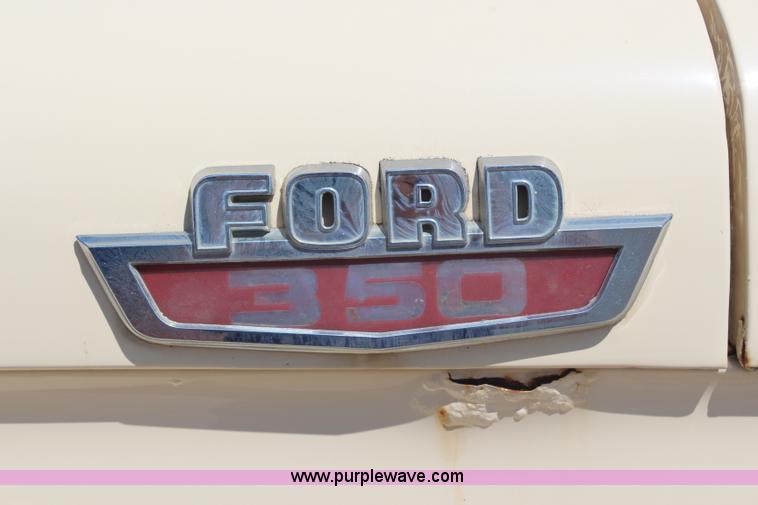 image for item H6923 1964 Ford F350 flatbed truck