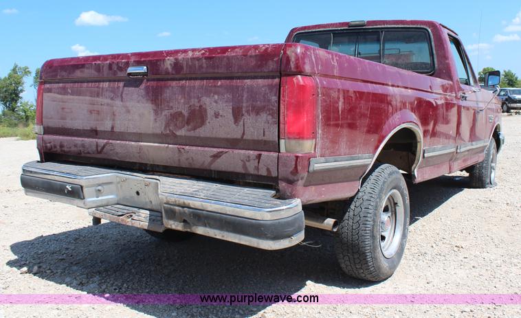 image for item H6930 1990 Ford F150 pickup truck