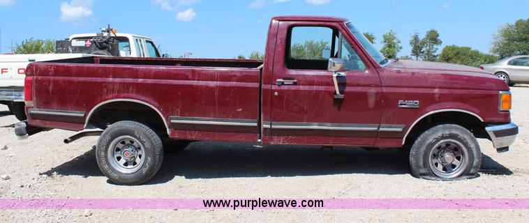 image for item H6930 1990 Ford F150 pickup truck