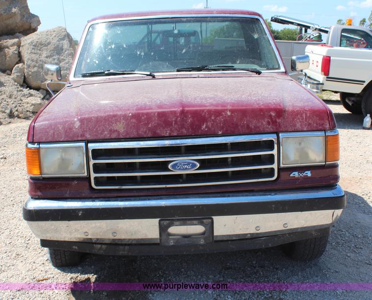image for item H6930 1990 Ford F150 pickup truck