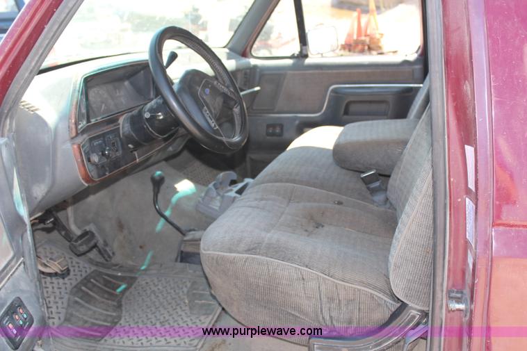 image for item H6930 1990 Ford F150 pickup truck