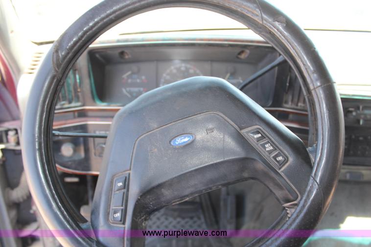 image for item H6930 1990 Ford F150 pickup truck