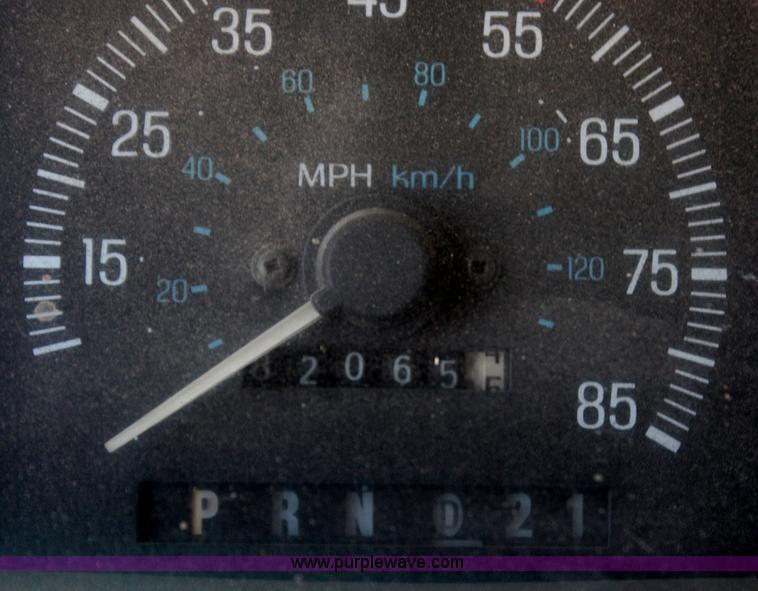 image for item H6930 1990 Ford F150 pickup truck