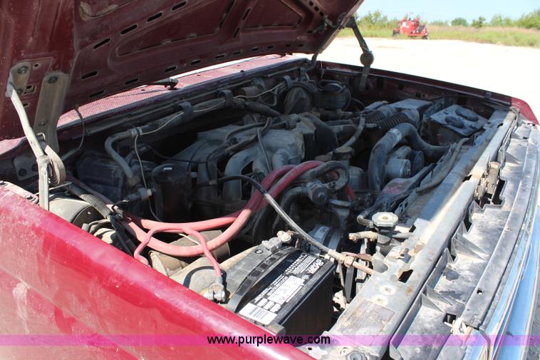 image for item H6930 1990 Ford F150 pickup truck